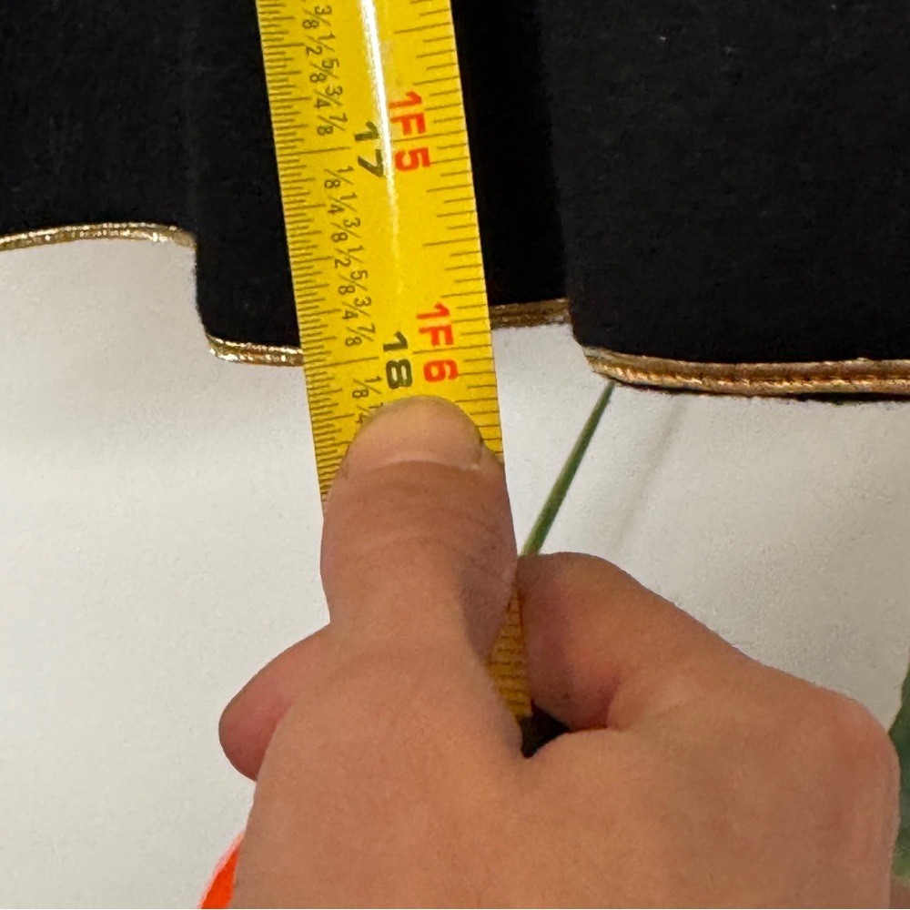 1950s Black Wool Capelet with Gold Trim - Picture 5 of 6